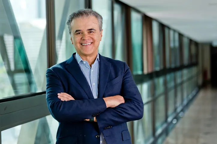 Henrique Moraes Salvador recebe a Comenda 2 de Julho pela trajetória dedicada à saúde na Bahia
