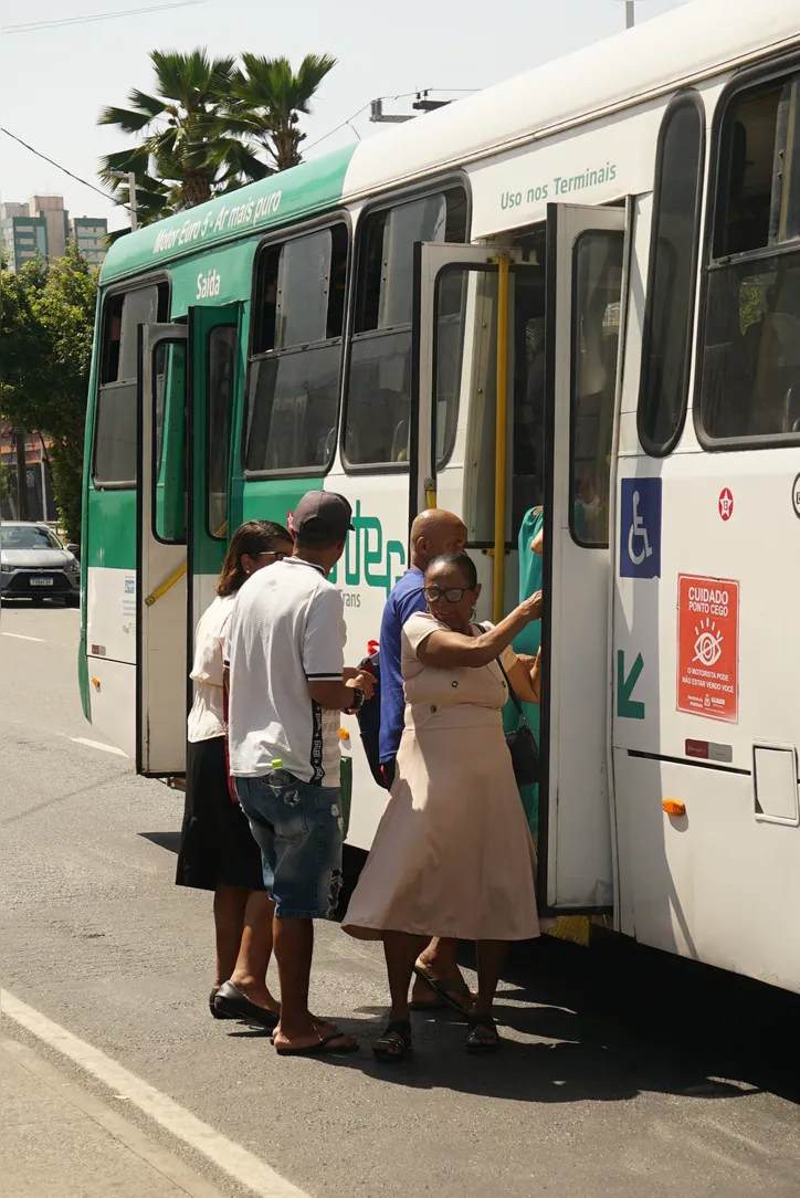 Imagem ilustrativa da imagem Com 154 mil abstenções, entenda como falta de ônibus afetou votação em Salvador