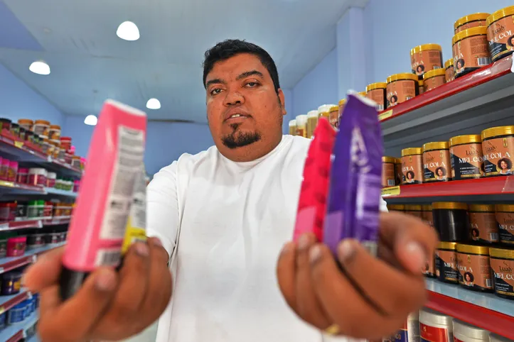 Bruno Oliveira, dono da loja Brunaldo Cosméticos