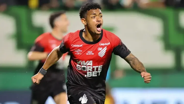 Léo Derik, lateral-esquerdo do Athletico