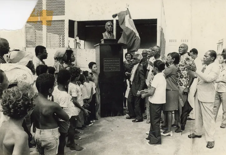 Inauguração do busto de Cosme de Farias no final de linha do bairro homônimo