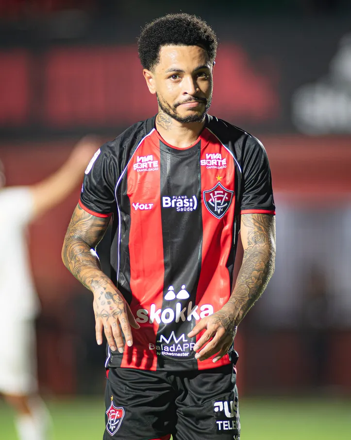 Matheuzinho, meia do Vit&oacute;ria