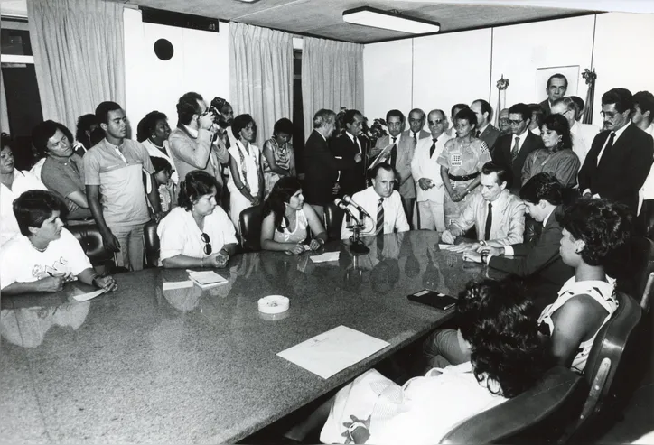 Solenidade de criação da Deam reuniu governo do estado e grupos feministas em abril de 1986