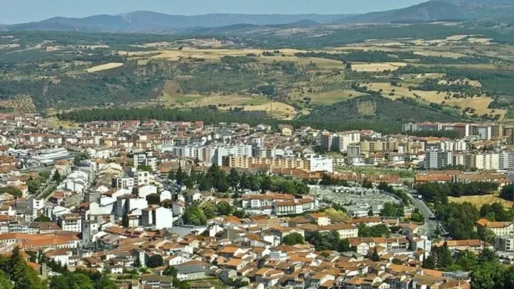A fábrica vai ser construída na cidade de Bragança, mais especificamente a pequena aldeia de Gostei, em Portugal
