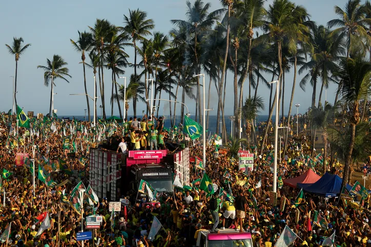 Ato pró Flavio Bolsonaro na Avenida Oceânica