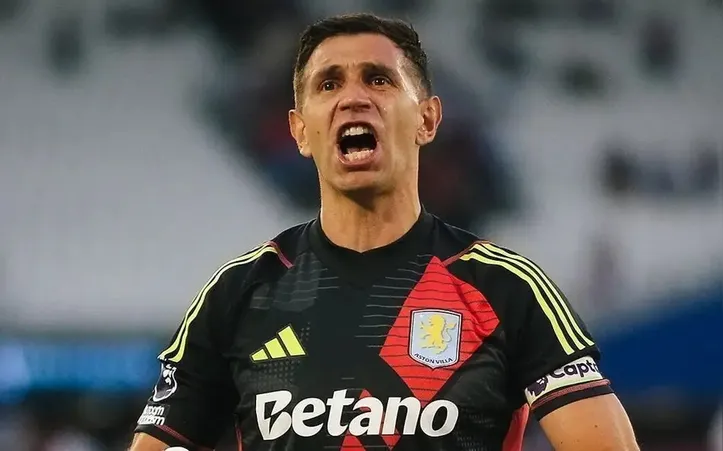 Dibu pelo Aston Villa