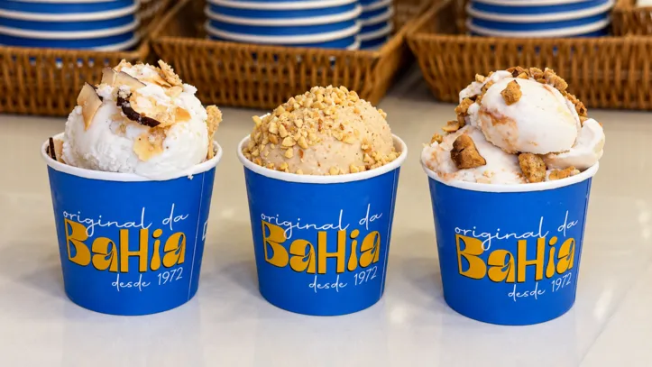 Coco verde, paçoca e tapioca com doce de leite estão entre os sabores da Capelinha que levam referências da culinária baiana para o sorvete.