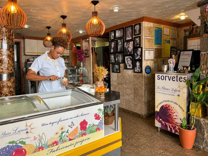 Le Glacier Laporte, no Pelourinho, une a tradição francesa aos sabores e ingredientes encontrados na Bahia