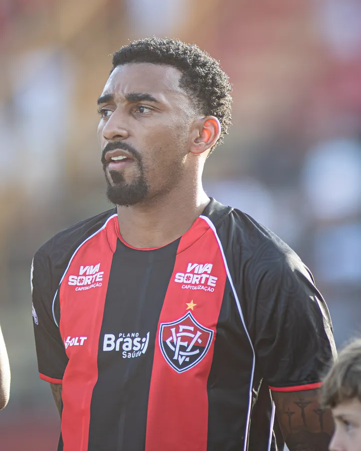 Mateus Silva, lateral-direito do Vitória
