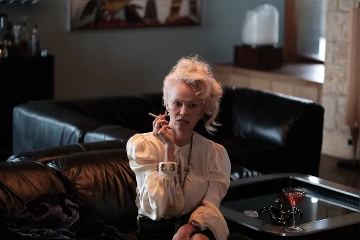 Pamela Anderson em Rosebush Pruning