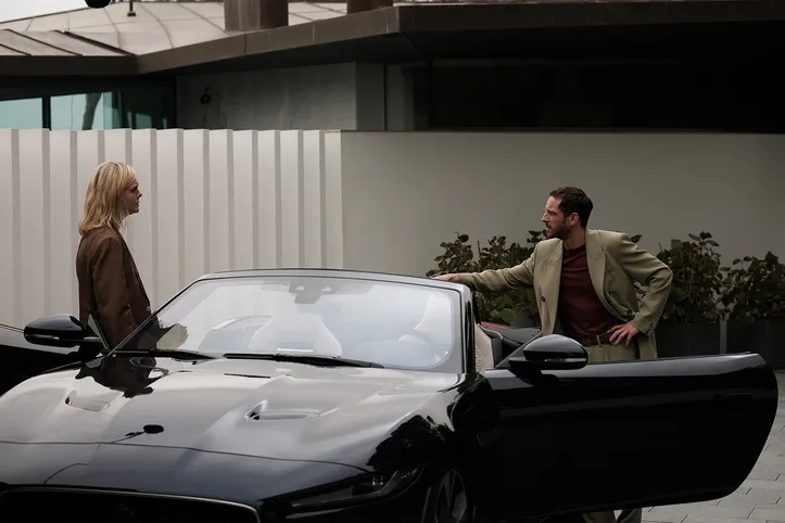 Elle Fanning e Jamie Bell em Rosebush Pruning