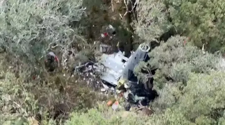 Destroços do helicóptero que Rick estava