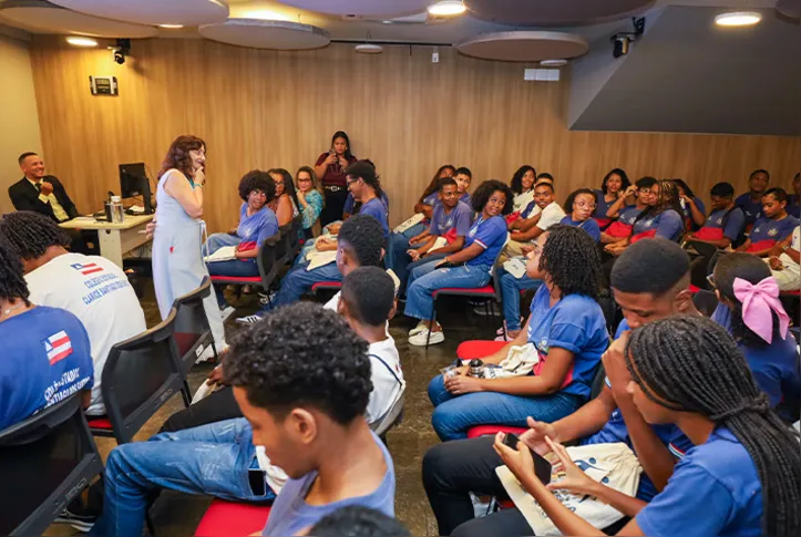 Estudantes levaram ao Tribunal experiências produzidas dentro da escola, incluindo projeto literário coletivo
