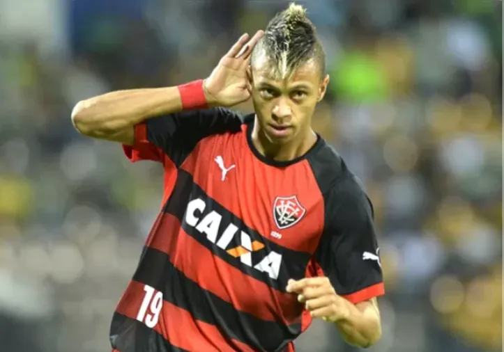 William Henrique pelo Vitória