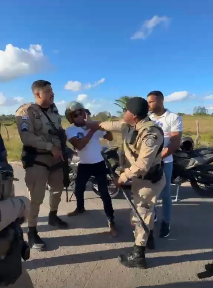 Ex-prefeito chegou a ser agredido com tapa no rosto