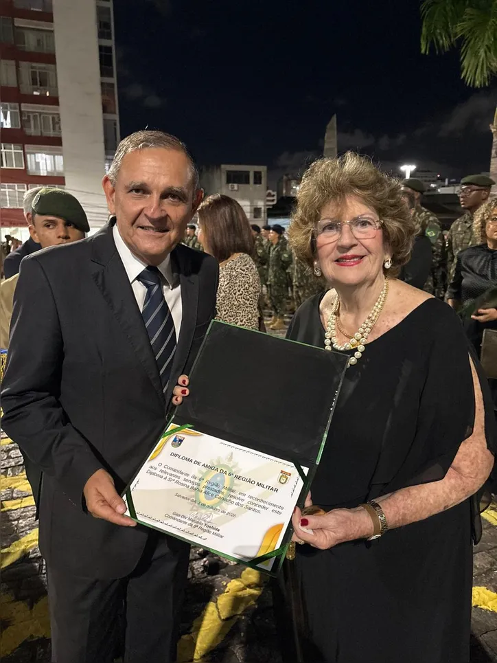Imagem ilustrativa da imagem Exército homenageia presidente de honra da Liga Álvaro Bahia