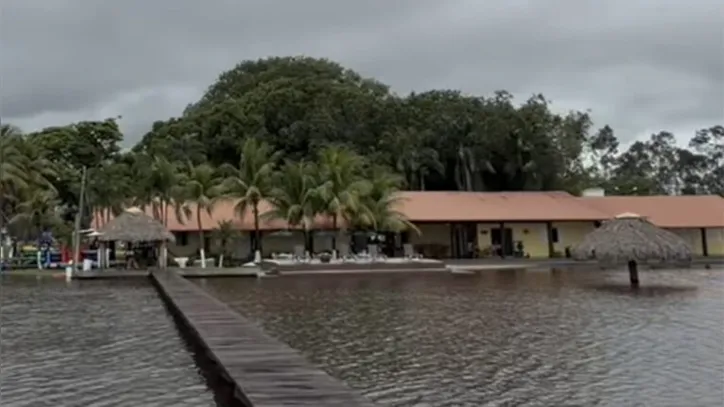Imagem ilustrativa da imagem Fazenda de Leonardo avaliada em R$ 60 milhões tem lago artificial e pista de pouso