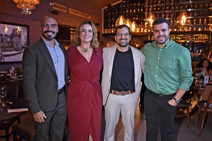 Agnaluce Moreira e Herbert William (centro), cogestores do Sabin, ao lado de Luiz Fernando e Jonatas Suamir, da Pfizer