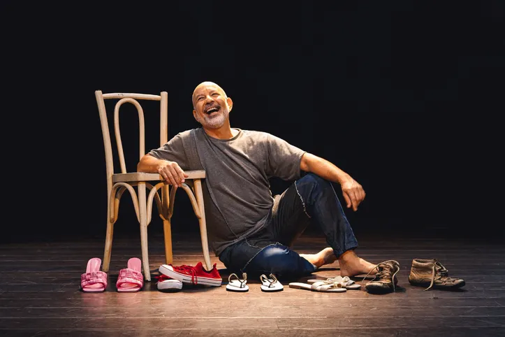 Marcelo Praddo interpreta cinco personagens inspirados em histórias reais no solo “Vou Te Contar!”