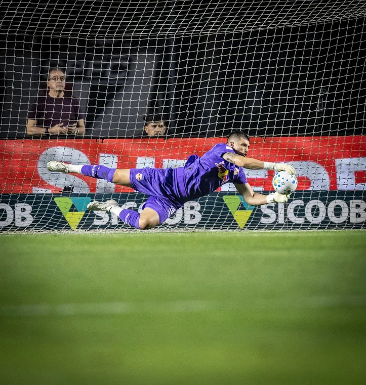 Volpi é goleiro do Bragantino