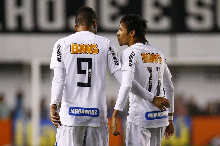 Há 14 anos, o Bahia surpreendeu o Santos de Neymar fora de casa e conquistou um triunfo marcante pelo Brasileirão