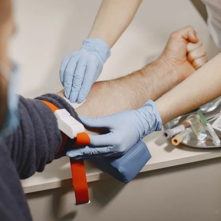 Pessoa doando sangue