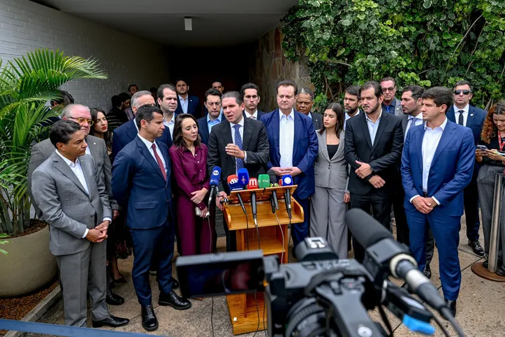 presidente da Câmara, Hugo Motta, reuniu líderes e presidentes de diversos partidos para discutir a implantação do voto distrital misto