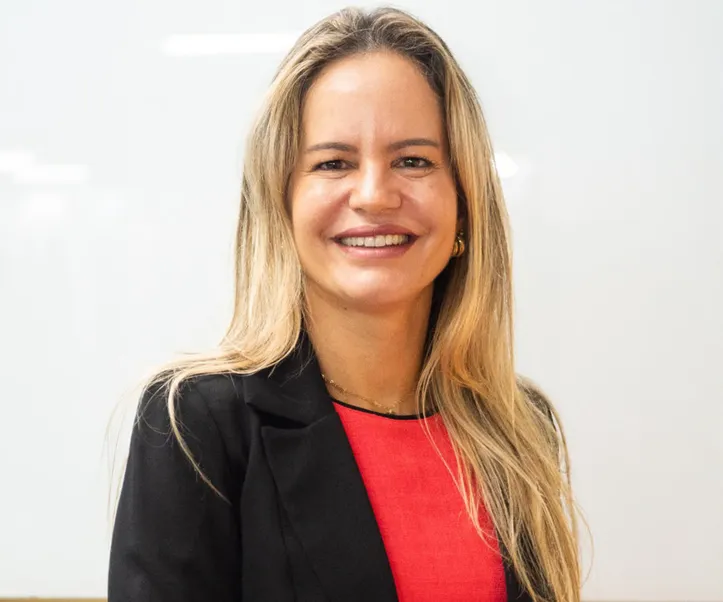 Fabíola Sousa de Queiroz destaca a IA como aliada para eficiência dos serviços de saúde