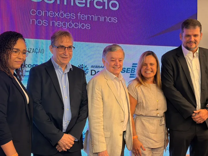 Representantes da Fecomércio e do Sebrae no evento
