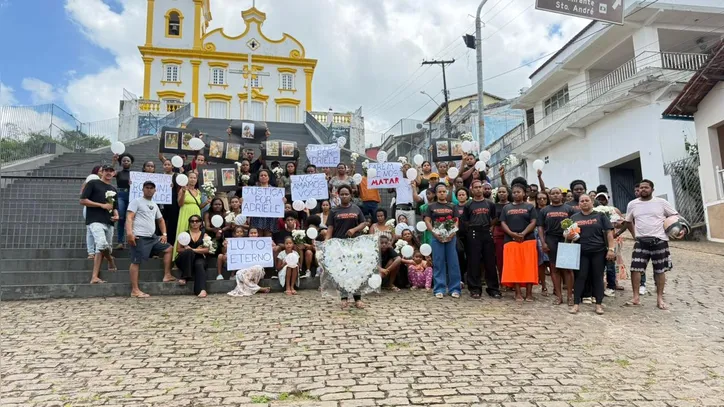 Enterro de Adriele foi marcado por revolta e comoção