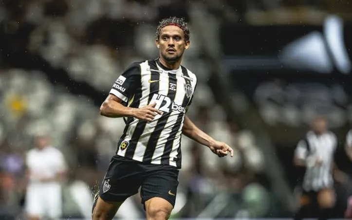 Gustavo Scarpa pelo Atlético-MG