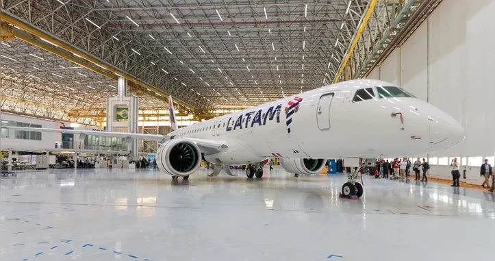 E2-195 da Latam que incrementará rotas para mercados médios e pequenos a partir do final de 2026