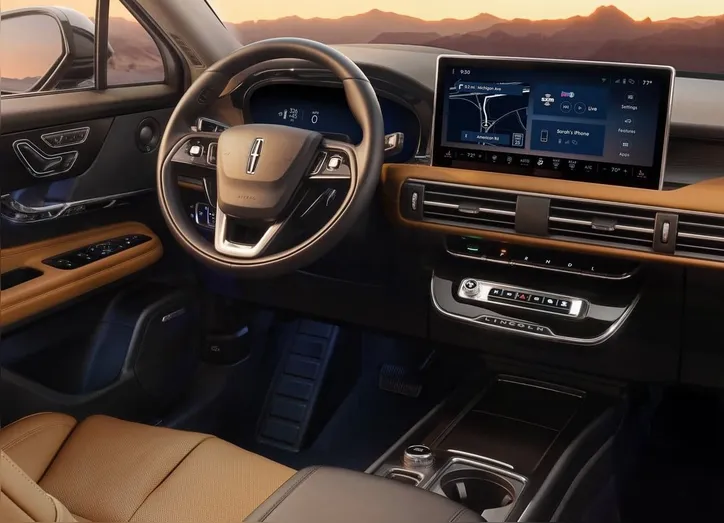 Interior Lincoln Corsair 2027