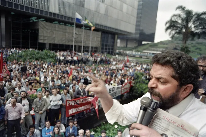 Lula discursa para trabalhadores