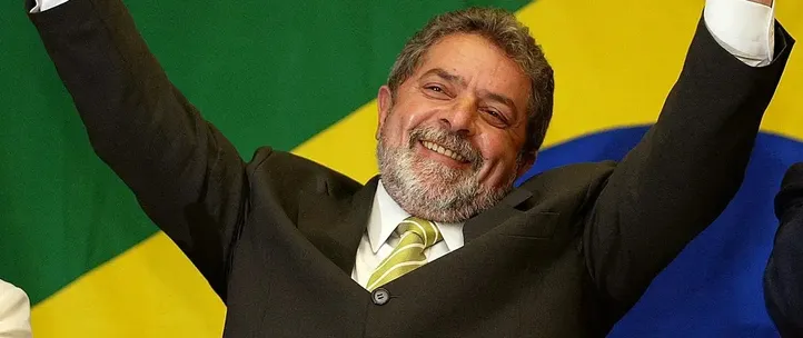 Lula comemora eleição ao Planalto, em 27 de outubro de 2002