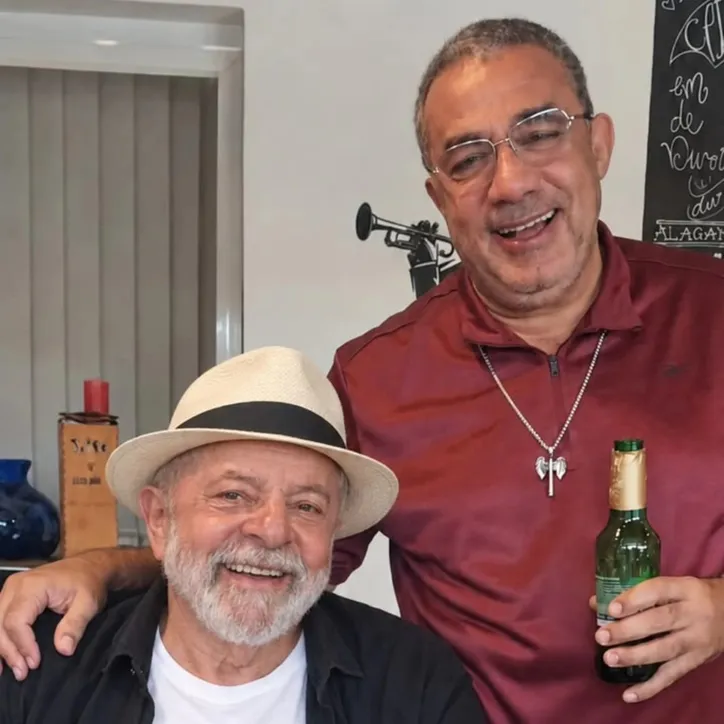 Mauro Machado, pai de Anitta, ao lado do presidente Lula (PT)