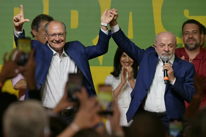 Lula ao lado do vice Geraldo Alckmin