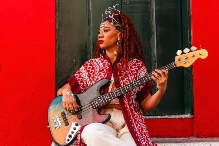 A cantora, compositora e baixista Riane lança o EP “Nascente” no Jazz na Avenida