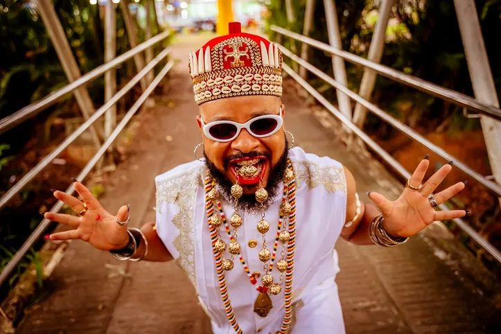 Nando Zâmbia celebra 25 anos de carreira com o espetáculo “ELEGBAPHO”