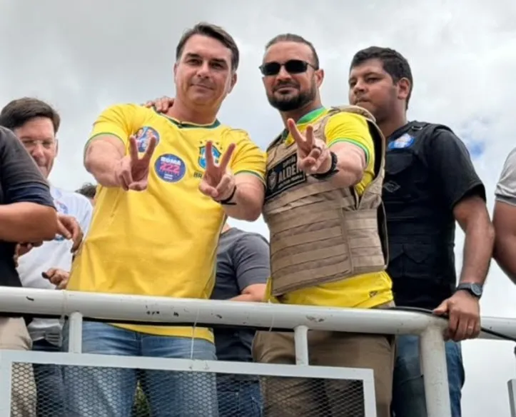 Imagem ilustrativa da imagem Motociata de Flávio Bolsonaro na Bahia tem baixa adesão