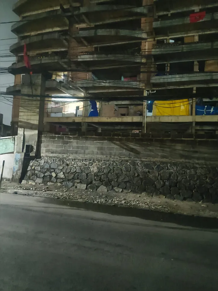 Atualmente, segundo os ex-ocupantes, cerca de 20 pessoas ocupam o prédio
