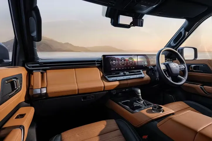 Interior nova geração da picape Pajero