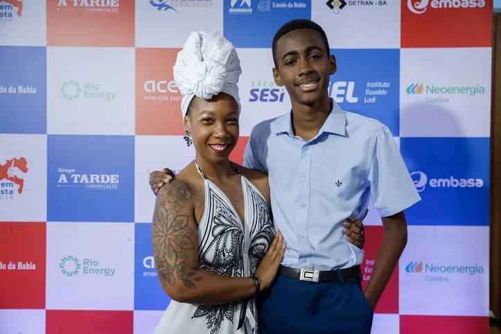 Ezequiel Silva de Almeida Pinheiro e a professora orientadora  Jaqueline Santos de Souza