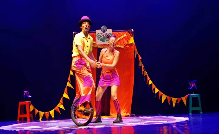 Espetáculo “Gira Risas” leva diversão ao Teatro Sesc Senac Pelourinho no fim de semana das crianças.