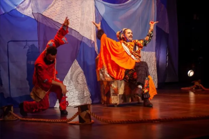 Espetáculo “Em Busca da Ilha Desconhecida” leva aventura infantojuvenil à Casa Preta Espaço de Cultura.