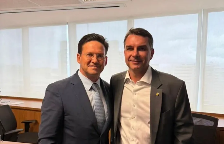 João Roma e Flávio Bolsonaro