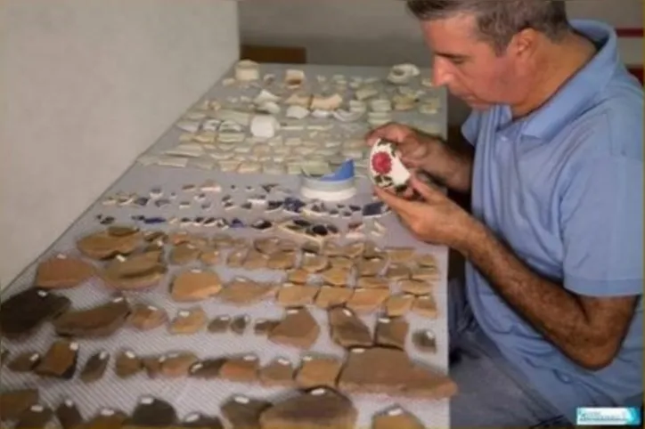 Processo de remontagem das peças encontradas nom Campo Grande