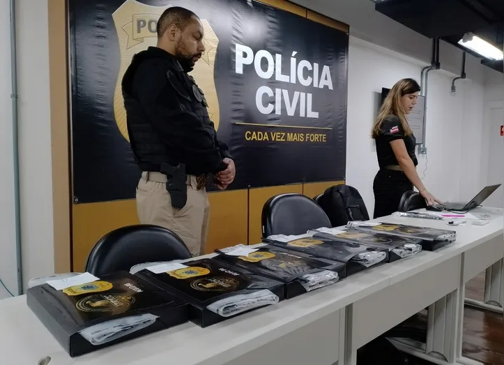 A ação mobilizou 13 equipes operacionais, reunindo cerca de 45 policiais da DRCC