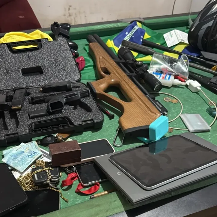 Itens apreendidos na operação