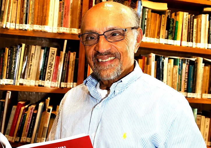 Nelson Cerqueira publica tratado bilingue sobre “A Caturna”, de Taurino Araújo